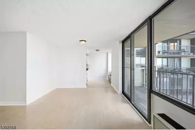 300 Winston Dr #807, Cliffside Park, NJ 07010 - Photo 7