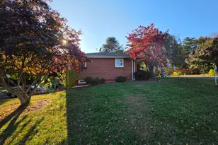 904 Sampson Ave, Alpha, NJ 08865 - Photo 5