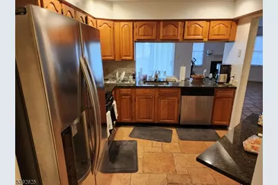 14 Amethyst Ln, Paterson, NJ 07501 - Photo 5