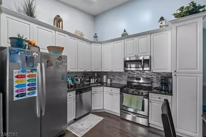 9 Ruby Ct, Franklin Township, NJ 08823 - Photo 5