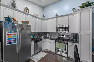 9 Ruby Ct, Franklin Township, NJ 08823 - Photo 5