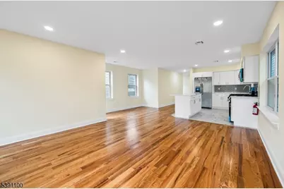 373 Chadwick Ave, Newark, NJ 07112 - Photo 3