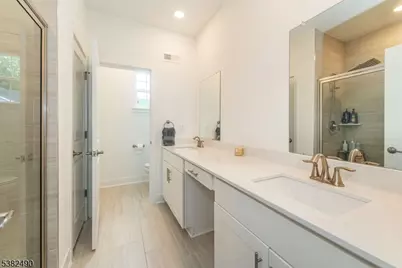 69 Veterans Way, Morris Plains, NJ 07950 - Photo 17