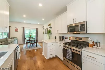 69 Veterans Way, Morris Plains, NJ 07950 - Photo 7