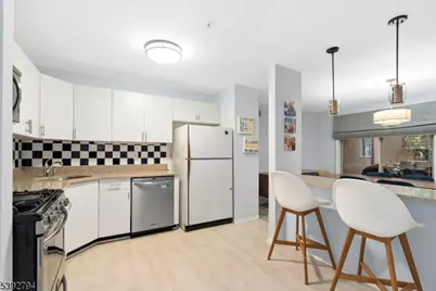 42 Larkin Cir, West Orange Township, NJ 07052 - Photo 5