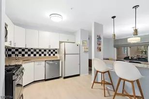 42 Larkin Cir, West Orange Township, NJ 07052 - Photo 5