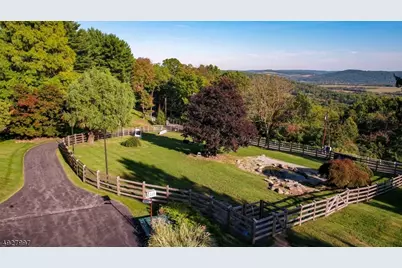 201 Lows Hollow Rd, Lopatcong Township, NJ 08886 - Photo 5