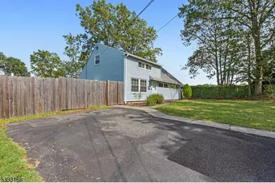 990 Rebecca Pl, Woodbridge Township, NJ 08830 - Photo 9