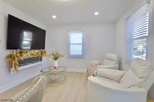 327 Roosevelt Ln, Kenilworth, NJ 07033 - Photo 3