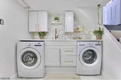 327 Roosevelt Ln, Kenilworth, NJ 07033 - Photo 13