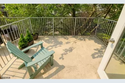 8 Carroll Pl, Weehawken, NJ 07086 - Photo 23