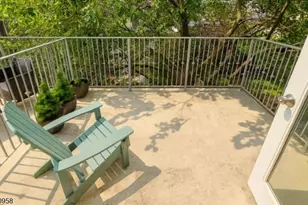 8 Carroll Pl, Weehawken, NJ 07086 - Photo 23