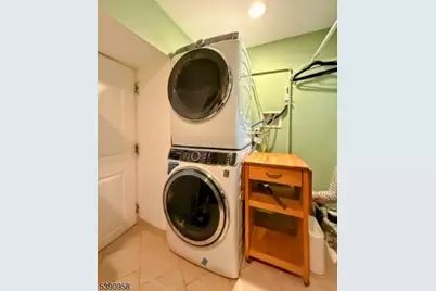 8 Carroll Pl, Weehawken, NJ 07086 - Photo 25