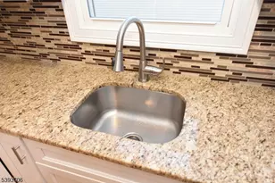 105 Parkway, Rochelle Park Township, NJ 07662 - Photo 5