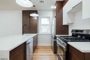 90 Hollywood Ave, East Orange, NJ 07018 - Photo 5