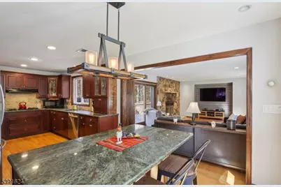 4 Ledgewood Trl, Kinnelon, NJ 07405 - Photo 11