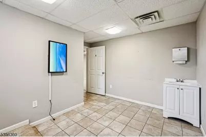 99 Berkshire Ave, Paterson, NJ 07502 - Photo 19