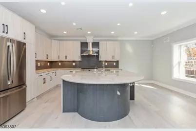 8 Gregory Rd, Springfield, NJ 07081 - Photo 3