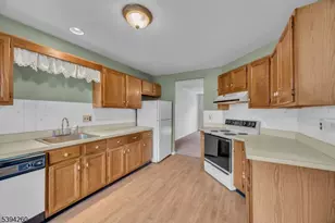 180 Hollow Oak Ct, Hillsborough Township, NJ 08844 - Photo 9