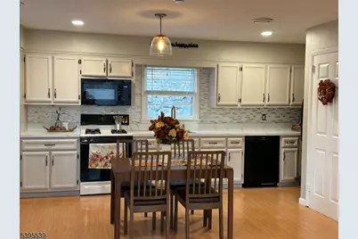 89 Knolls Rd, Bloomingdale, NJ 07403 - Photo 3