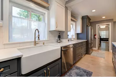 517 Berkeley Ave, Orange, NJ 07050 - Photo 5