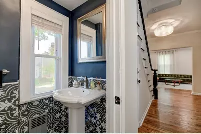 517 Berkeley Ave, Orange, NJ 07050 - Photo 9