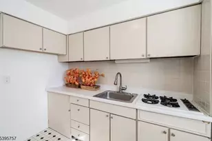 1251 B Valley Rd, Wayne, NJ 07470 - Photo 3