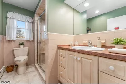 13 Glutting Pl, East Hanover Township, NJ 07936 - Photo 17