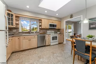 13 Glutting Pl, East Hanover Township, NJ 07936 - Photo 11