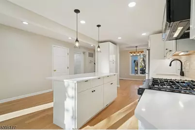 16 Minnisink Dr, Roseland, NJ 07068 - Photo 7