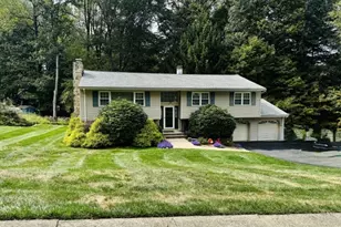 62 Fawnridge Dr, Washington Township, NJ 07853 - Photo 1