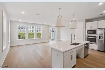 102 Iris Ct, Warren Township, NJ 07059 - Photo 7