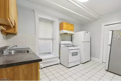 162 Fairview Ave, Jersey City, NJ 07304 - Photo 5