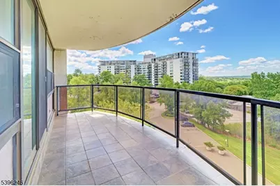 2 Claridge Dr. 3Lw, Verona, NJ 07044 - Photo 1