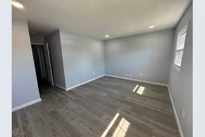 37 Irving St, Carteret, NJ 07008 - Photo 5