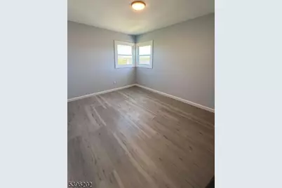 37 Irving St, Carteret, NJ 07008 - Photo 7