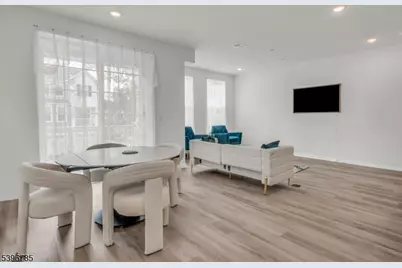 204 Honeysuckle Ln, Warren Township, NJ 07059 - Photo 9