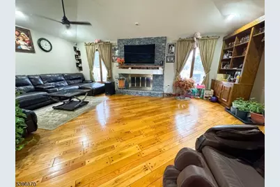 617 Sycamore St, Paramus, NJ 07652 - Photo 15