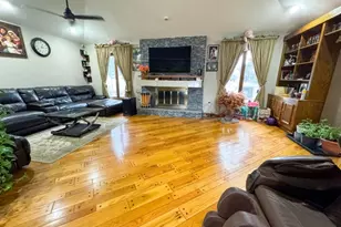 617 Sycamore St, Paramus, NJ 07652 - Photo 15