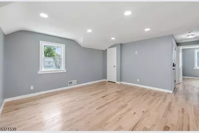 47 Ekings Ave, Hawthorne, NJ 07506 - Photo 9