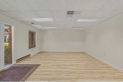 37 Tamarack Cir, Montgomery Township, NJ 08558 - Photo 5