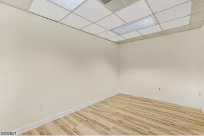 37 Tamarack Cir, Montgomery Township, NJ 08558 - Photo 9