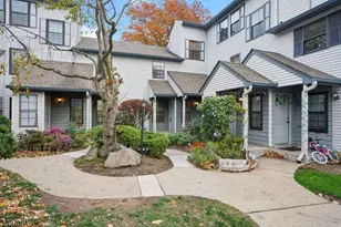 809 Woodbridge Commons Way, Woodbridge Township, NJ 08830 - Photo 1