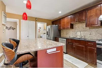 32 Magnolia Ct, South Brunswick Township, NJ 08852 - Photo 9