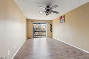 32 Magnolia Ct, South Brunswick Township, NJ 08852 - Photo 13