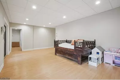 126 Fairfield Dr, Millburn Twp., NJ 07078 - Photo 33