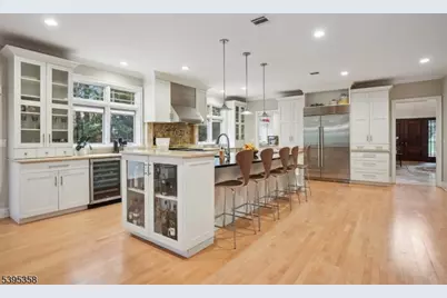 126 Fairfield Dr, Millburn Twp., NJ 07078 - Photo 11