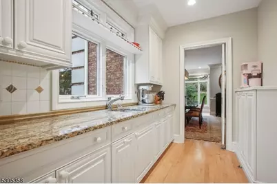 126 Fairfield Dr, Millburn Twp., NJ 07078 - Photo 9