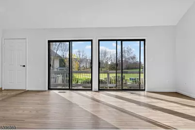 29 Spencer St, Franklin Township, NJ 08873 - Photo 5