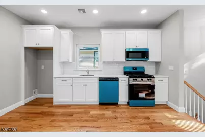 63 Oak St, East Orange, NJ 07018 - Photo 9